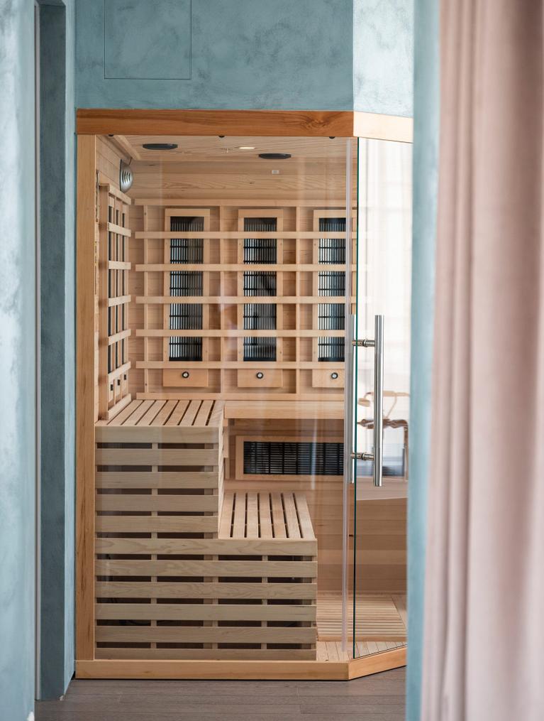 Discover Signature Peacock Suite of Boutique Hotel Stresa